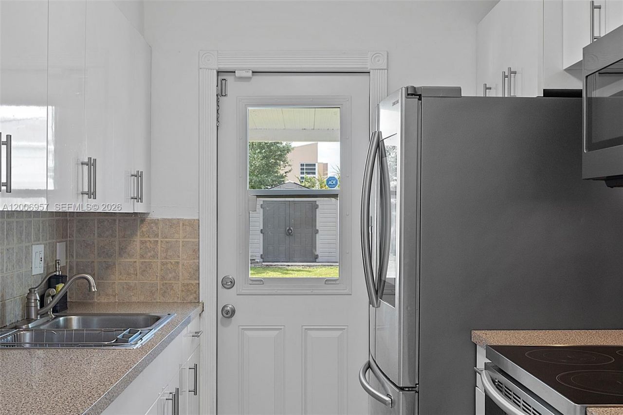 5270 NW 2nd St , Miami, FL 33126 Photo