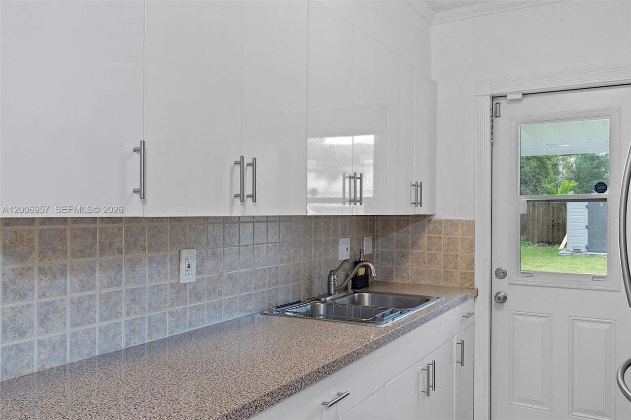 5270 NW 2nd St , Miami, FL 33126 Photo