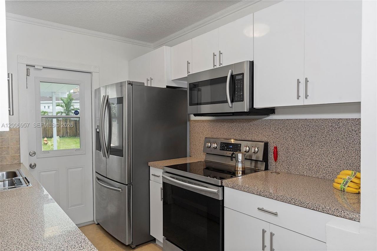 5270 NW 2nd St , Miami, FL 33126 Photo