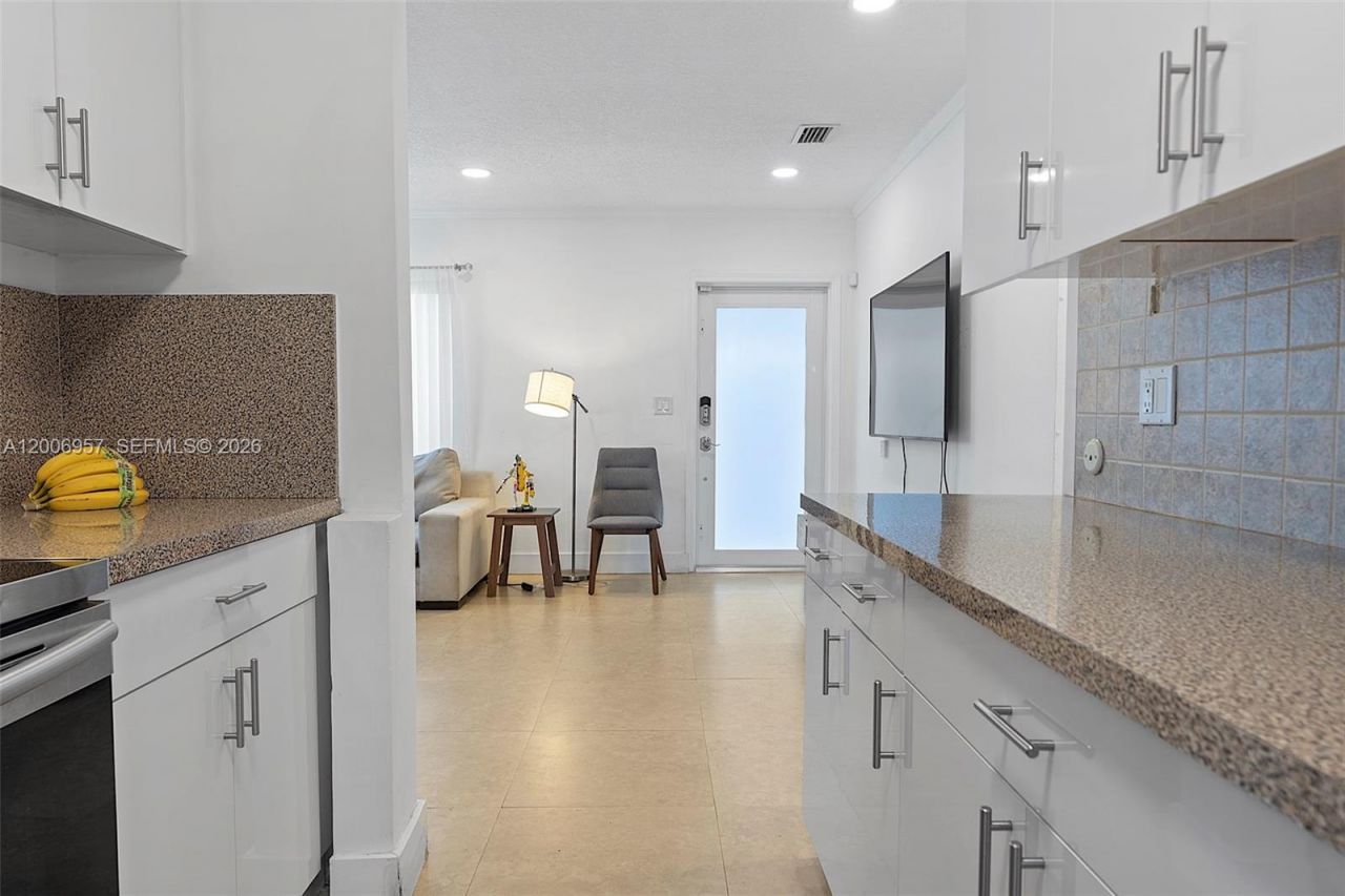 5270 NW 2nd St , Miami, FL 33126 Photo