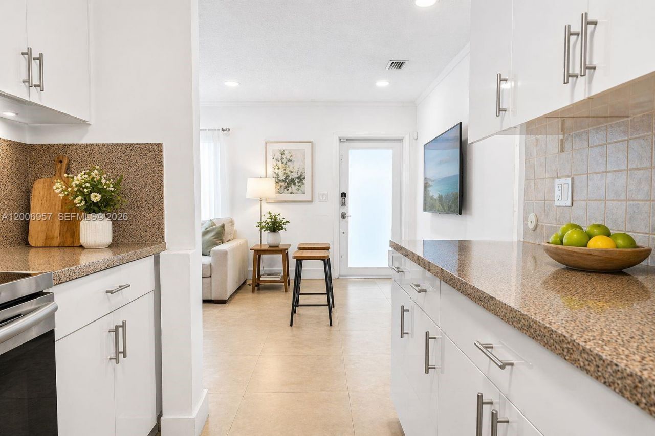 5270 NW 2nd St , Miami, FL 33126 Photo