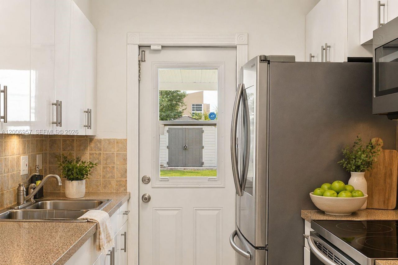 5270 NW 2nd St , Miami, FL 33126 Photo