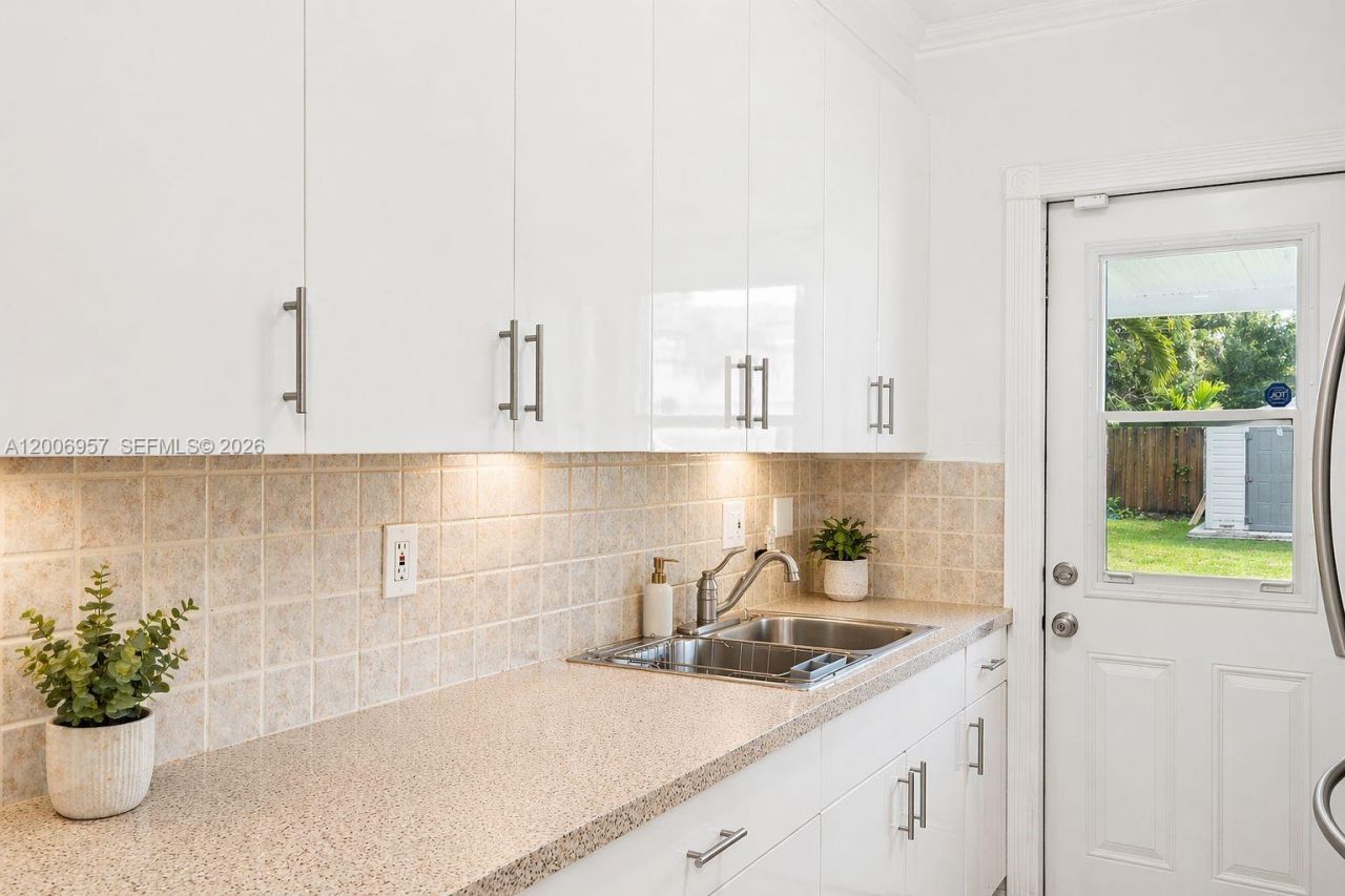 5270 NW 2nd St , Miami, FL 33126 Photo