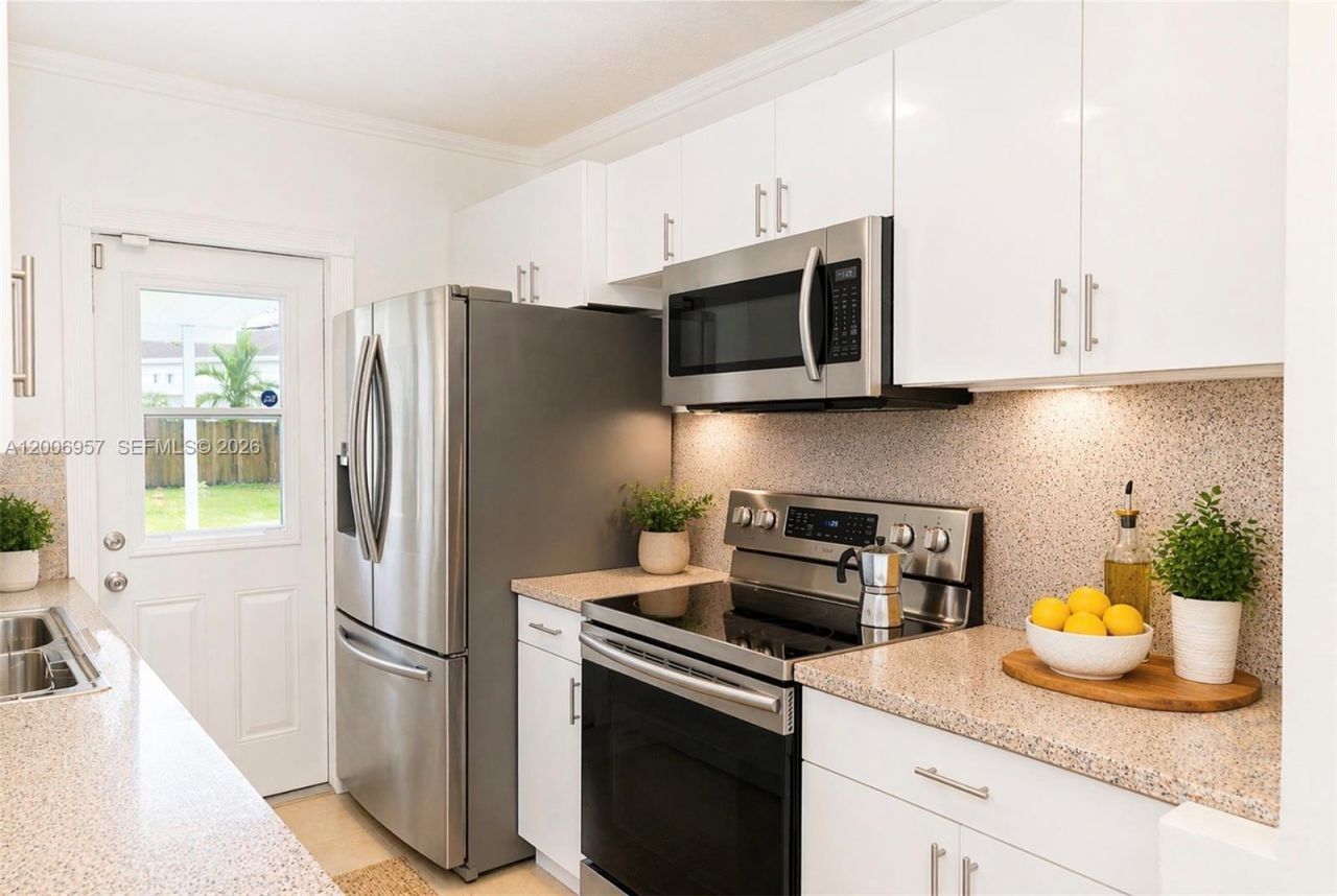 5270 NW 2nd St , Miami, FL 33126 Photo