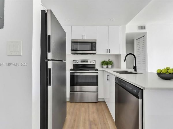 620 SW 10th St , Unit 301, Miami, FL 33130