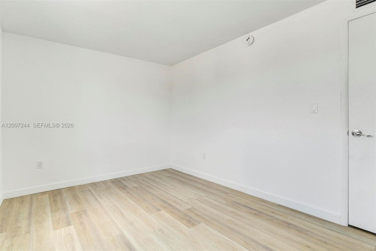 620 SW 10th St , Unit 301, Miami, FL 33130 Photo