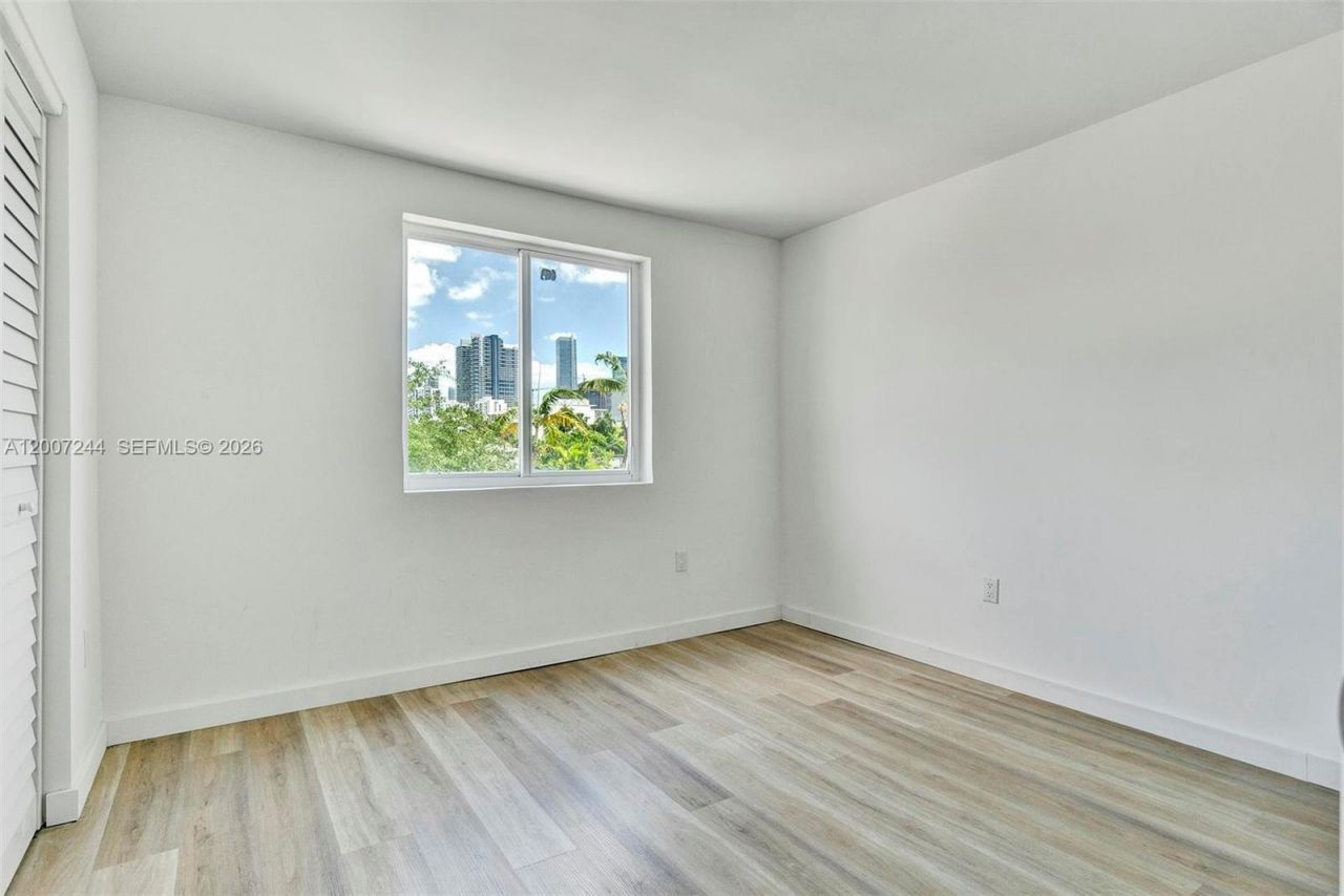 620 SW 10th St , Unit 301, Miami, FL 33130 Photo