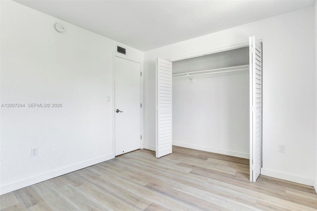 620 SW 10th St , Unit 301, Miami, FL 33130 Photo