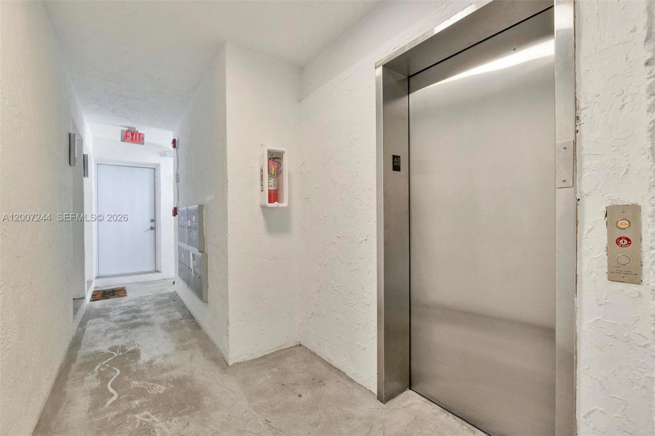 620 SW 10th St , Unit 301, Miami, FL 33130 Photo