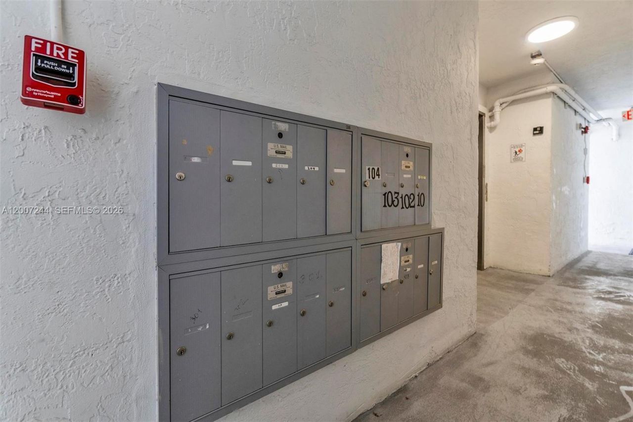 620 SW 10th St , Unit 301, Miami, FL 33130 Photo