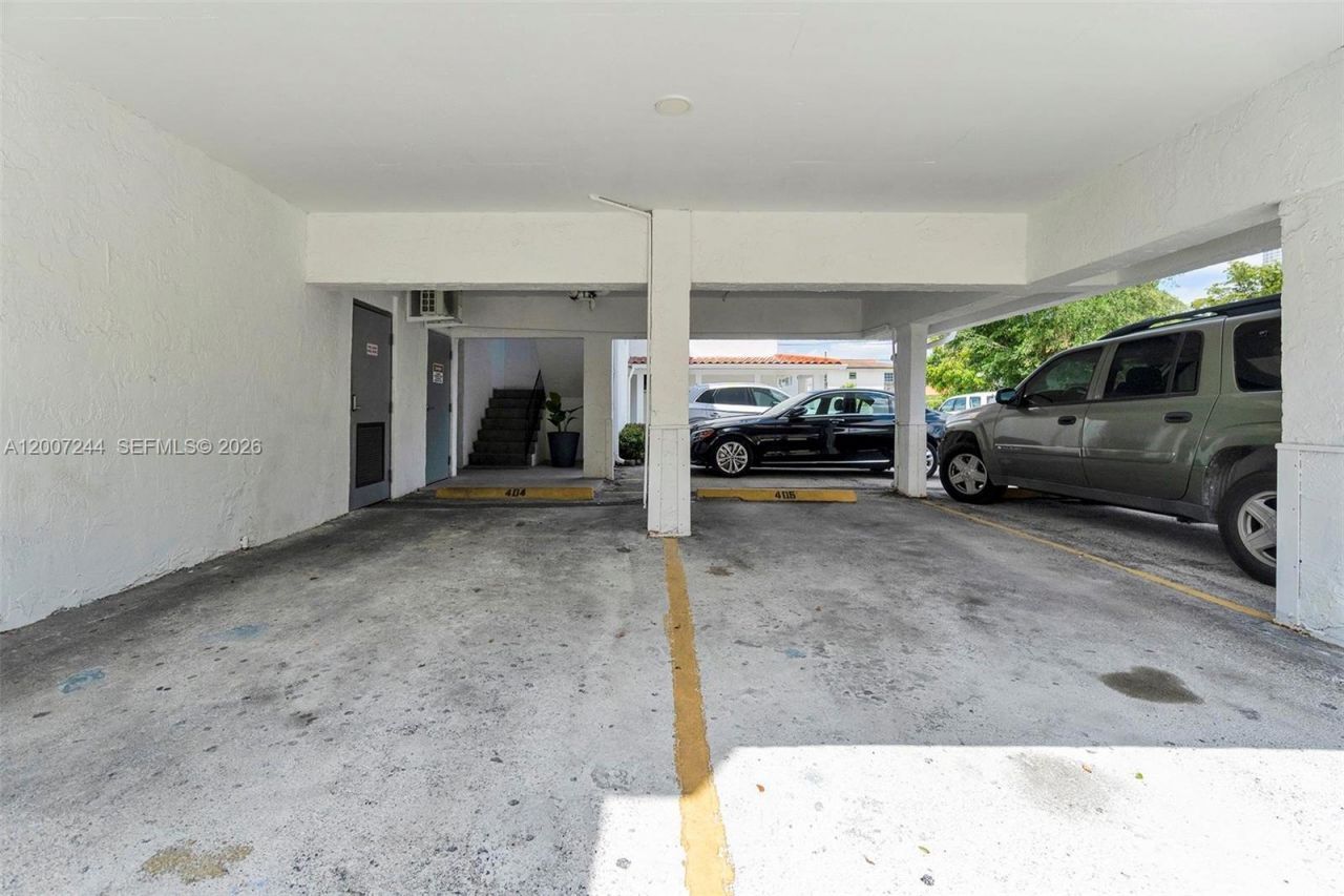 620 SW 10th St , Unit 301, Miami, FL 33130 Photo