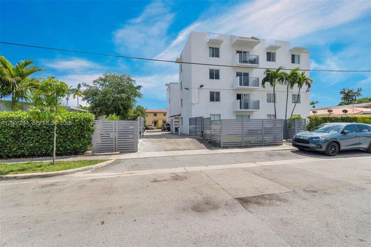 620 SW 10th St , Unit 301, Miami, FL 33130 Photo