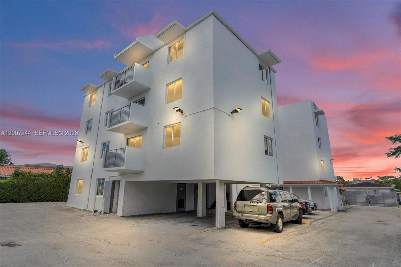 620 SW 10th St , Unit 301, Miami, FL 33130 Photo