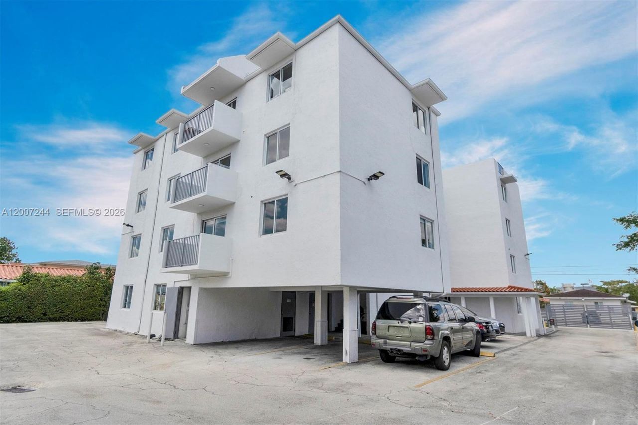620 SW 10th St , Unit 301, Miami, FL 33130 Photo