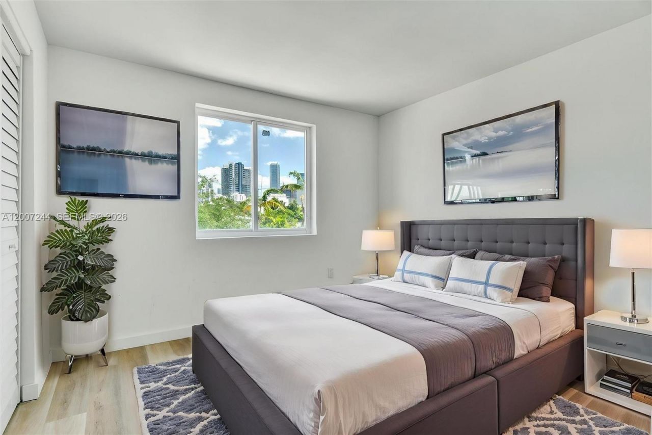 620 SW 10th St , Unit 301, Miami, FL 33130 Photo