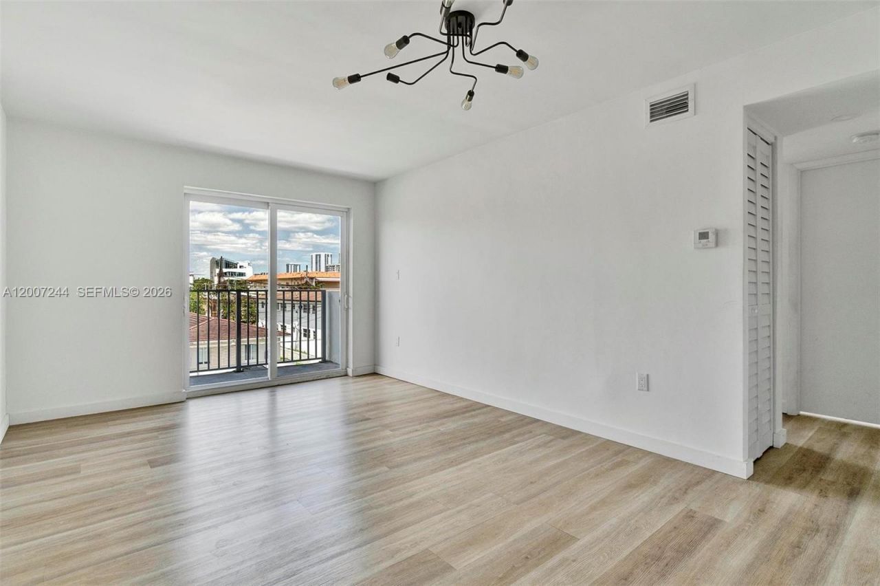 620 SW 10th St , Unit 301, Miami, FL 33130 Photo