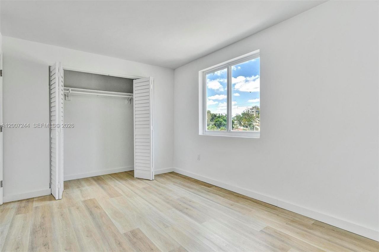 620 SW 10th St , Unit 301, Miami, FL 33130 Photo