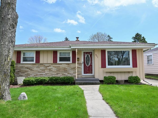 907 Roosevelt Ave, Racine, WI 53406