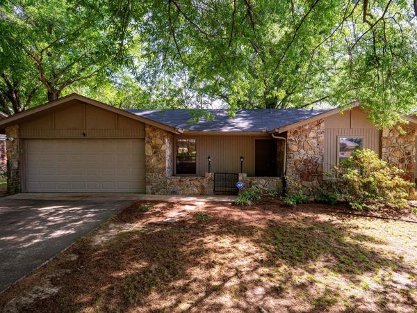 3 Hawthorne, Conway, AR 72034