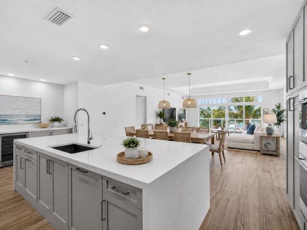 176 Lake Drive, Unit 1-302, Palm Beach Shores, FL 33404