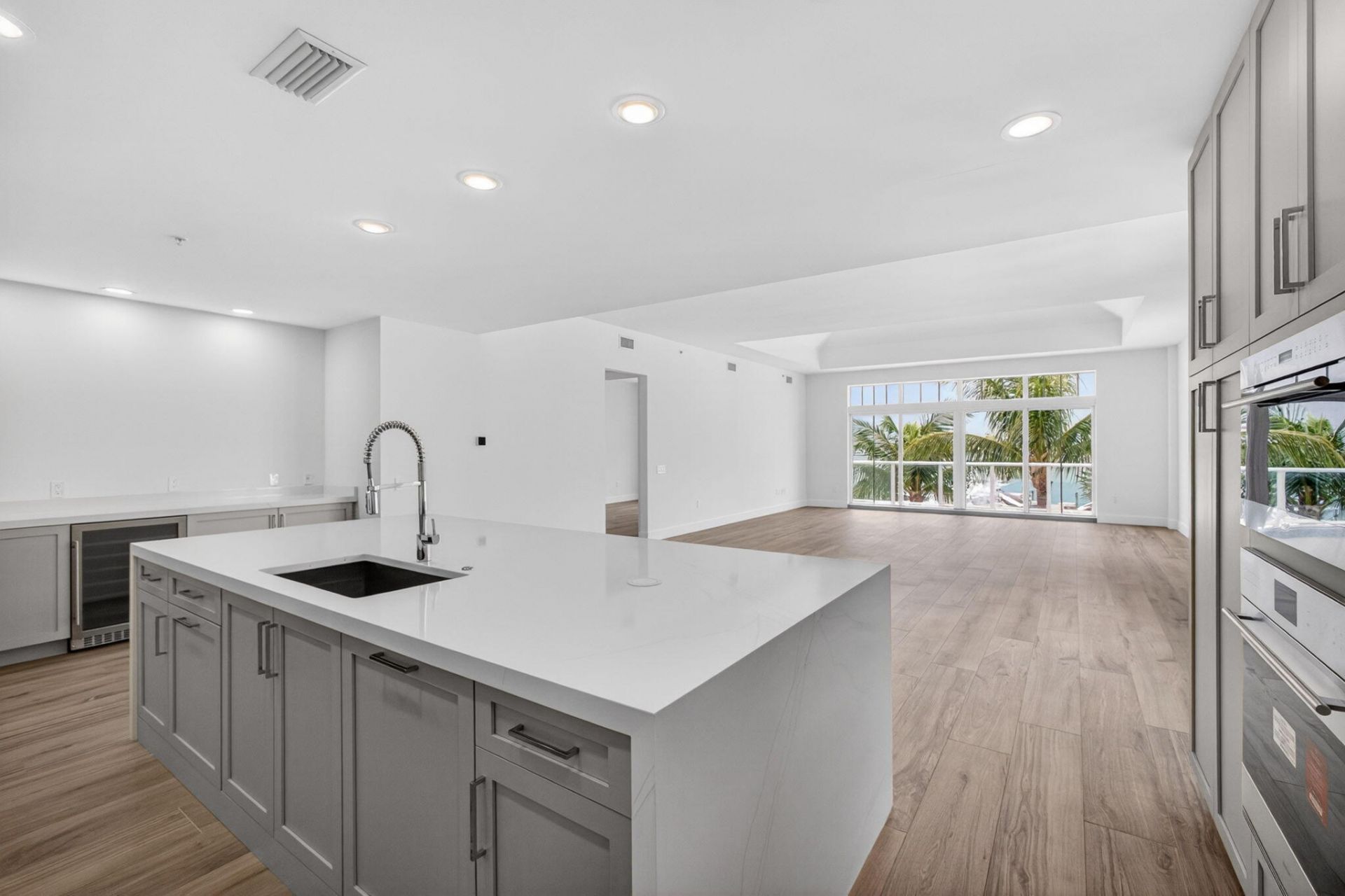 176 Lake Drive, Unit 1-302, Palm Beach Shores, FL 33404 Photo