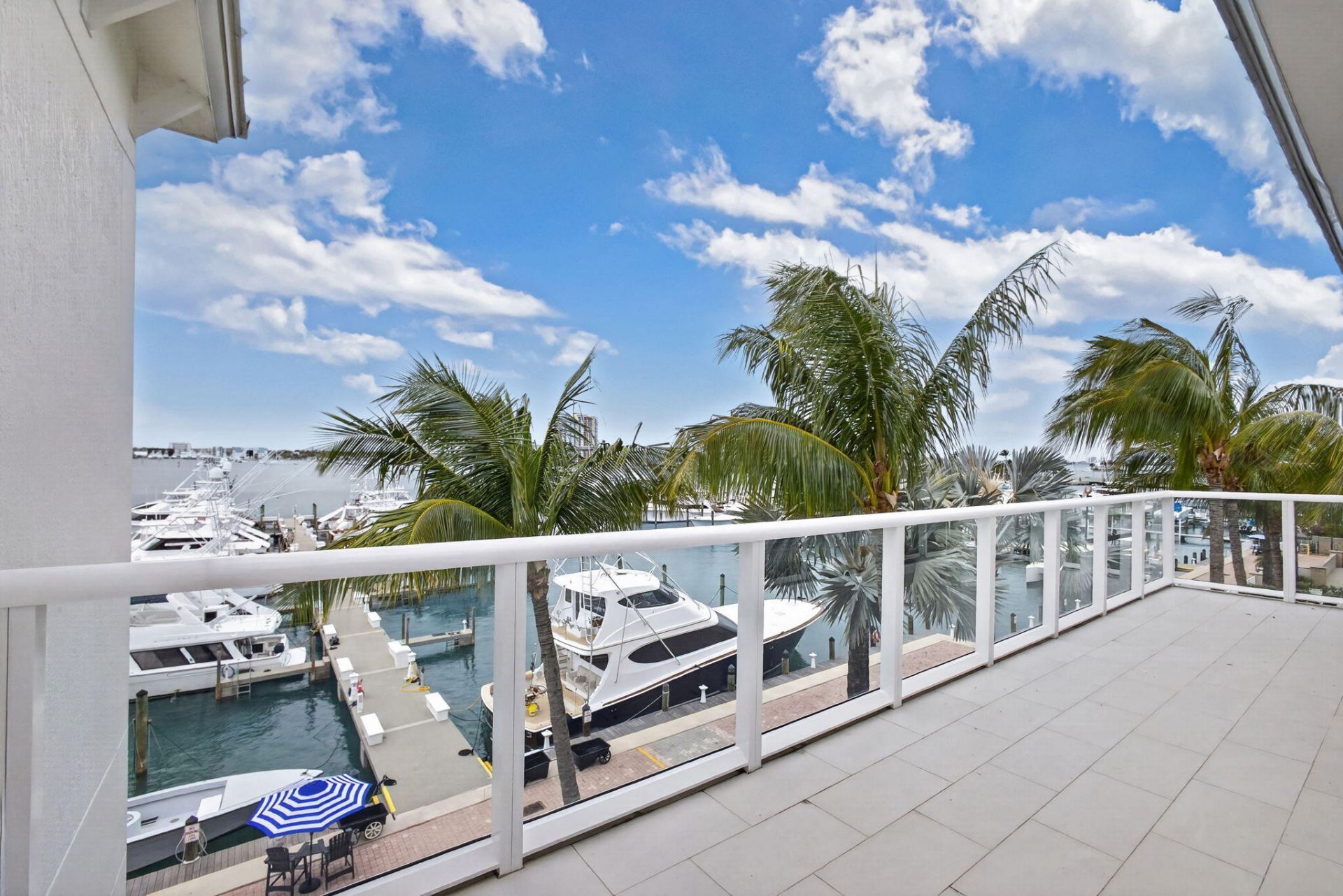 176 Lake Drive, Unit 1-302, Palm Beach Shores, FL 33404 Photo