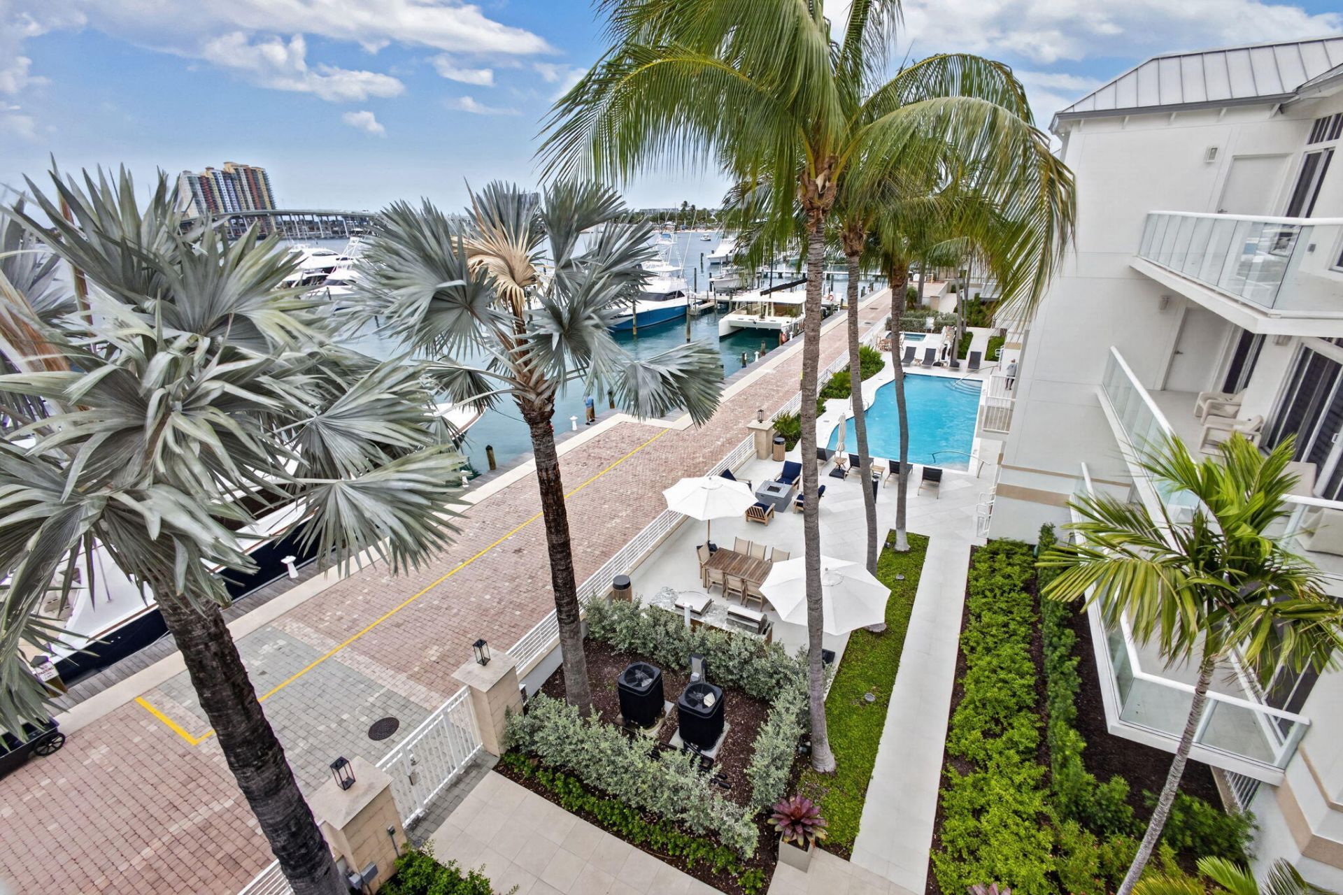 176 Lake Drive, Unit 1-302, Palm Beach Shores, FL 33404 Photo