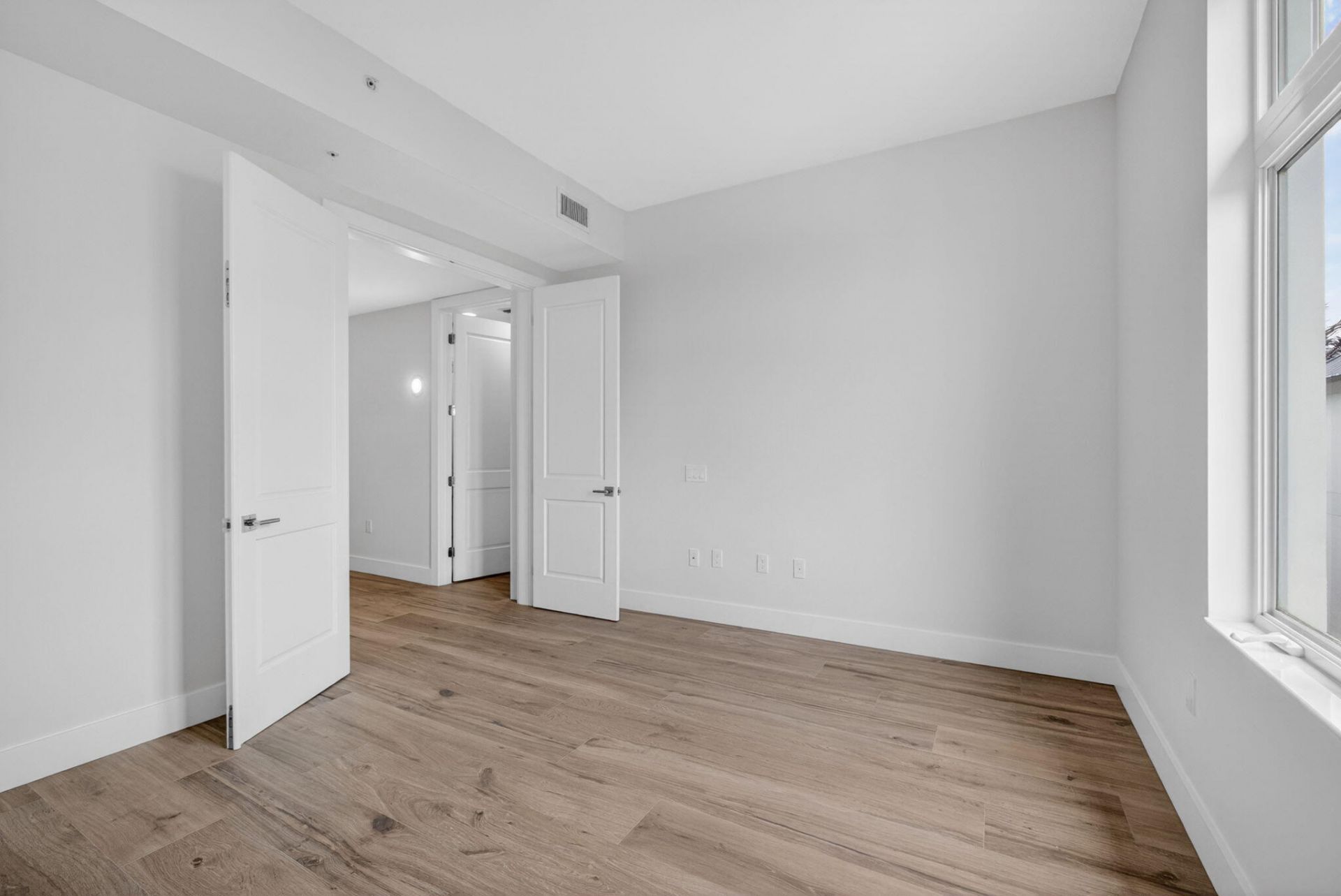 176 Lake Drive, Unit 1-302, Palm Beach Shores, FL 33404 Photo