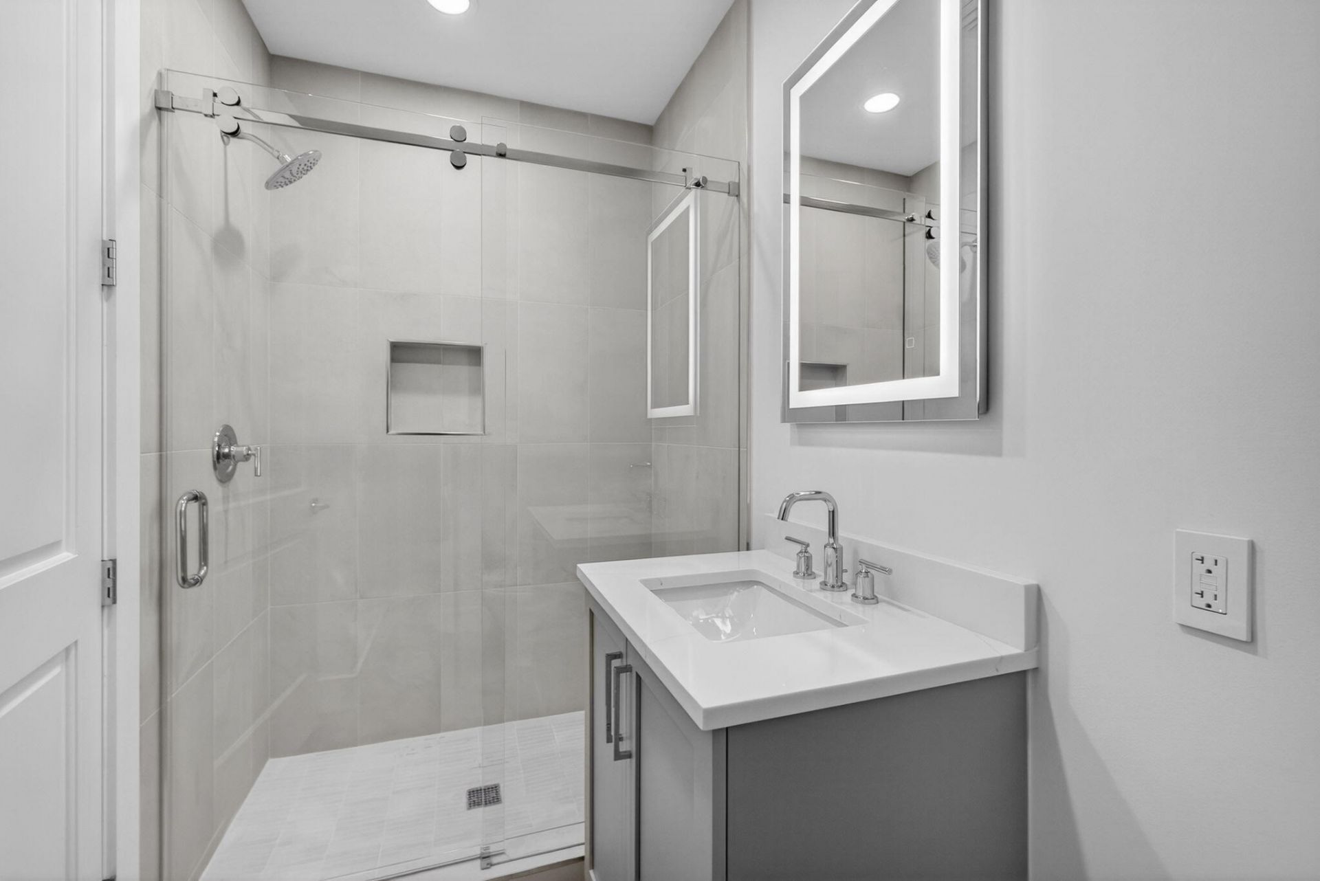 176 Lake Drive, Unit 1-302, Palm Beach Shores, FL 33404 Photo