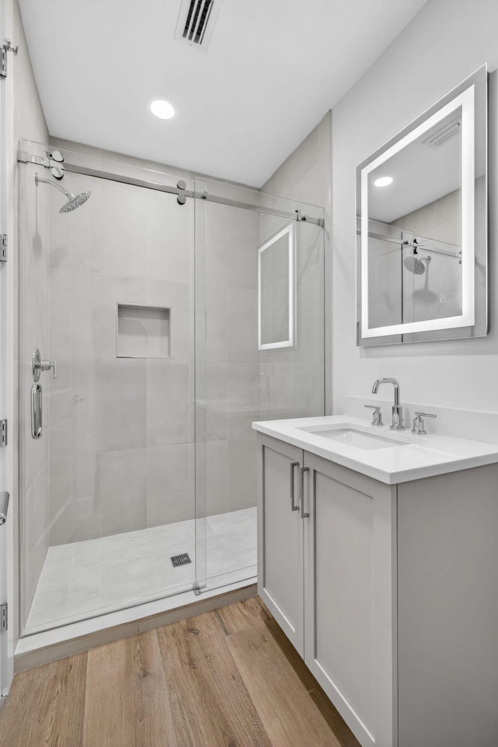 176 Lake Drive, Unit 1-302, Palm Beach Shores, FL 33404 Photo