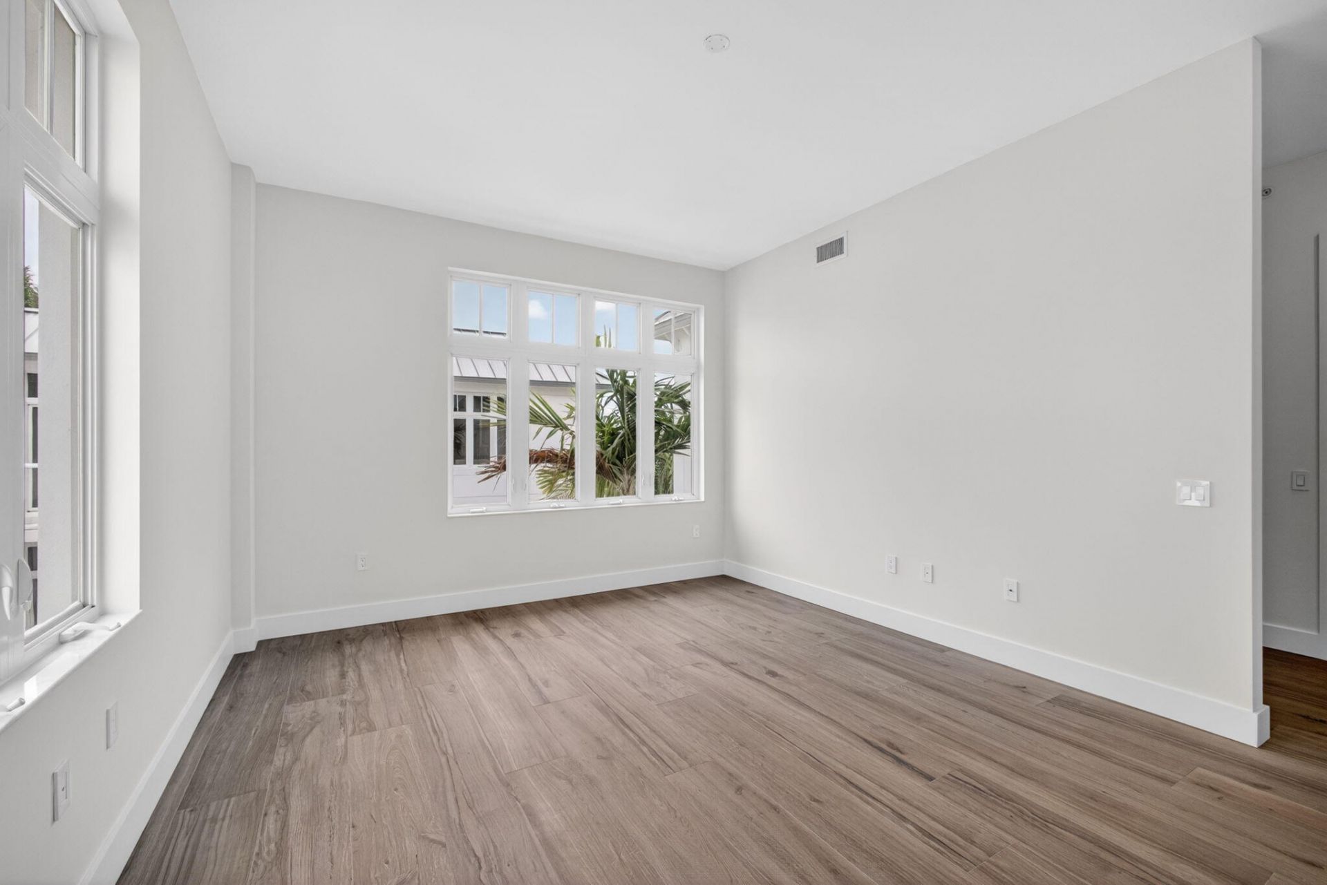 176 Lake Drive, Unit 1-302, Palm Beach Shores, FL 33404 Photo