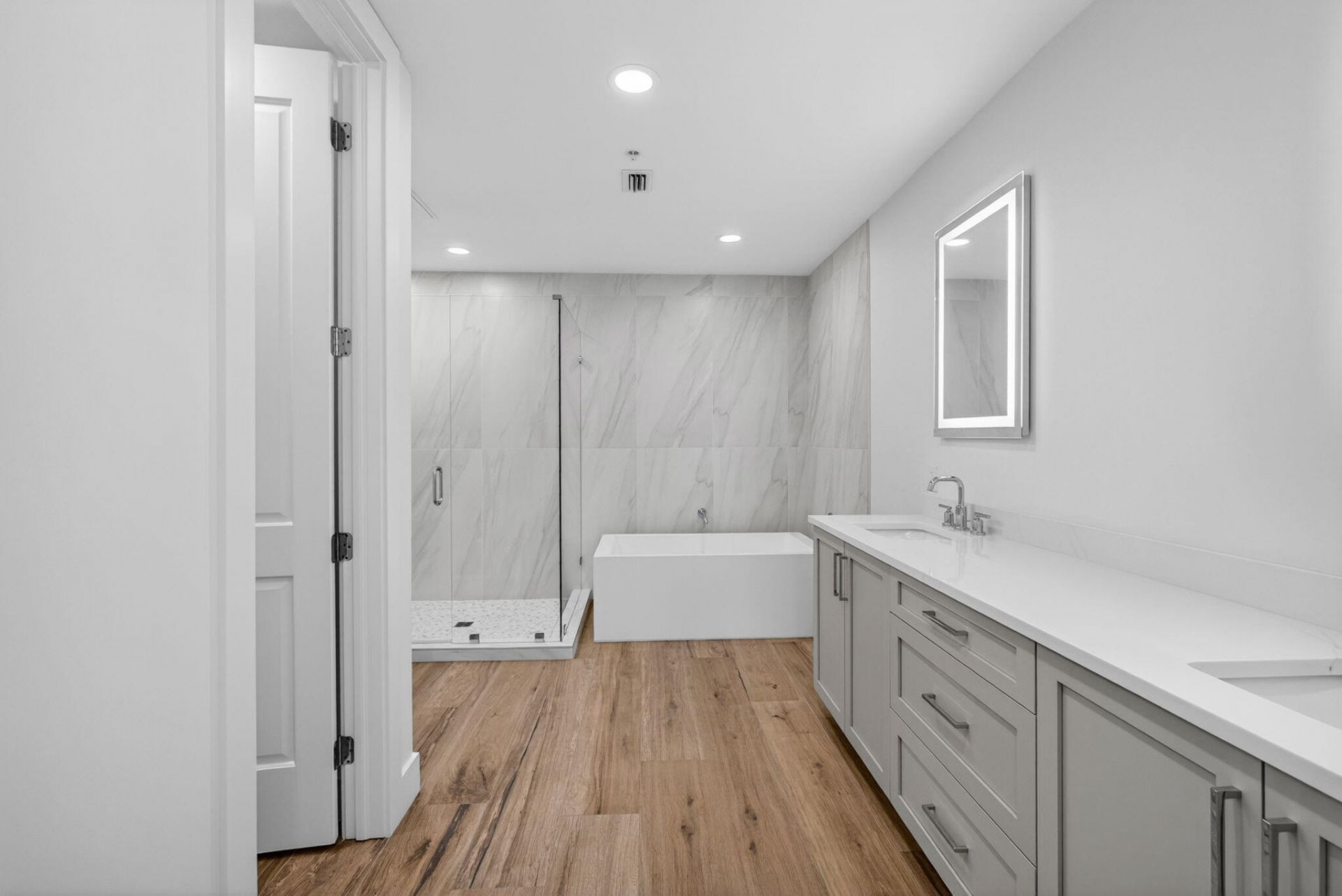 176 Lake Drive, Unit 1-302, Palm Beach Shores, FL 33404 Photo