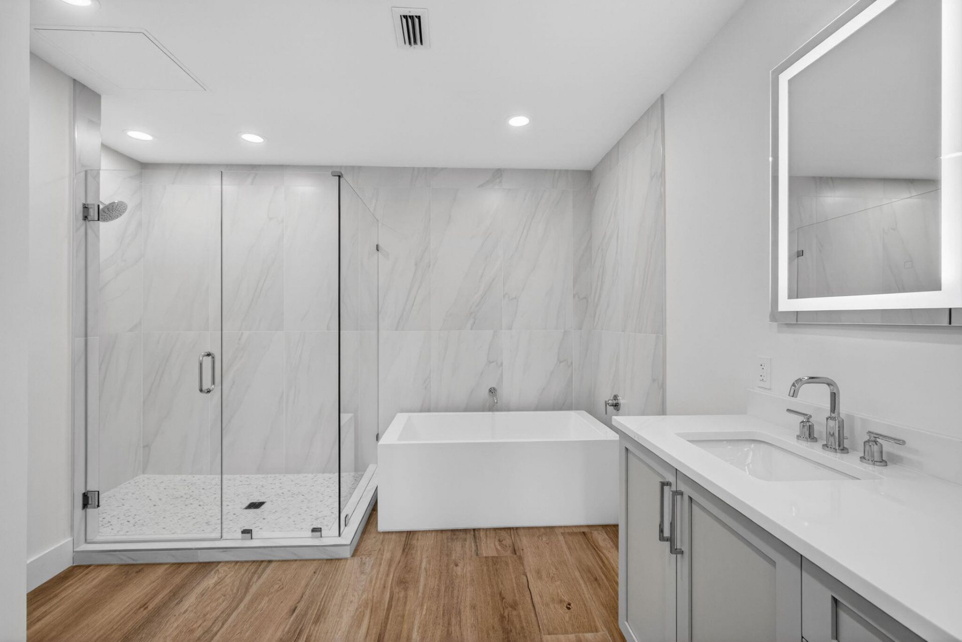 176 Lake Drive, Unit 1-302, Palm Beach Shores, FL 33404 Photo