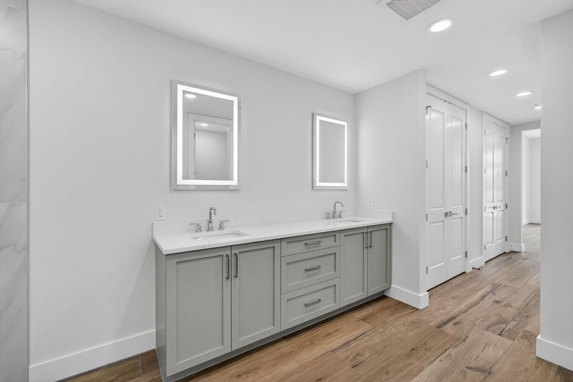 176 Lake Drive, Unit 1-302, Palm Beach Shores, FL 33404 Photo