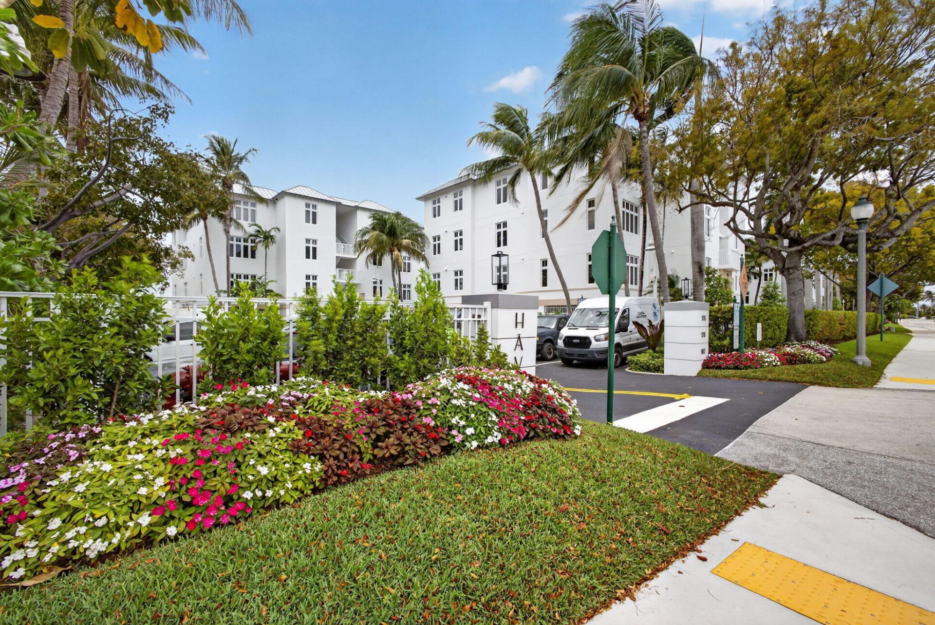 176 Lake Drive, Unit 1-302, Palm Beach Shores, FL 33404 Photo