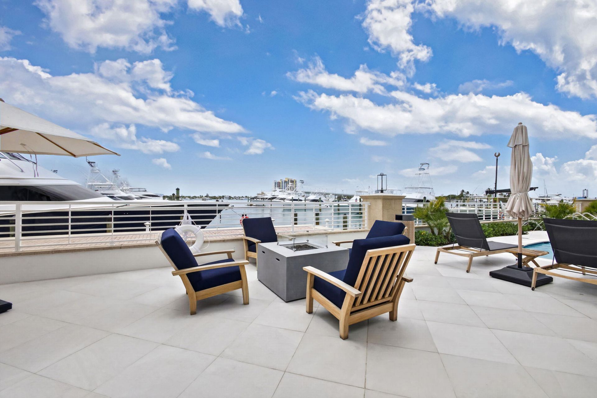 176 Lake Drive, Unit 1-302, Palm Beach Shores, FL 33404 Photo