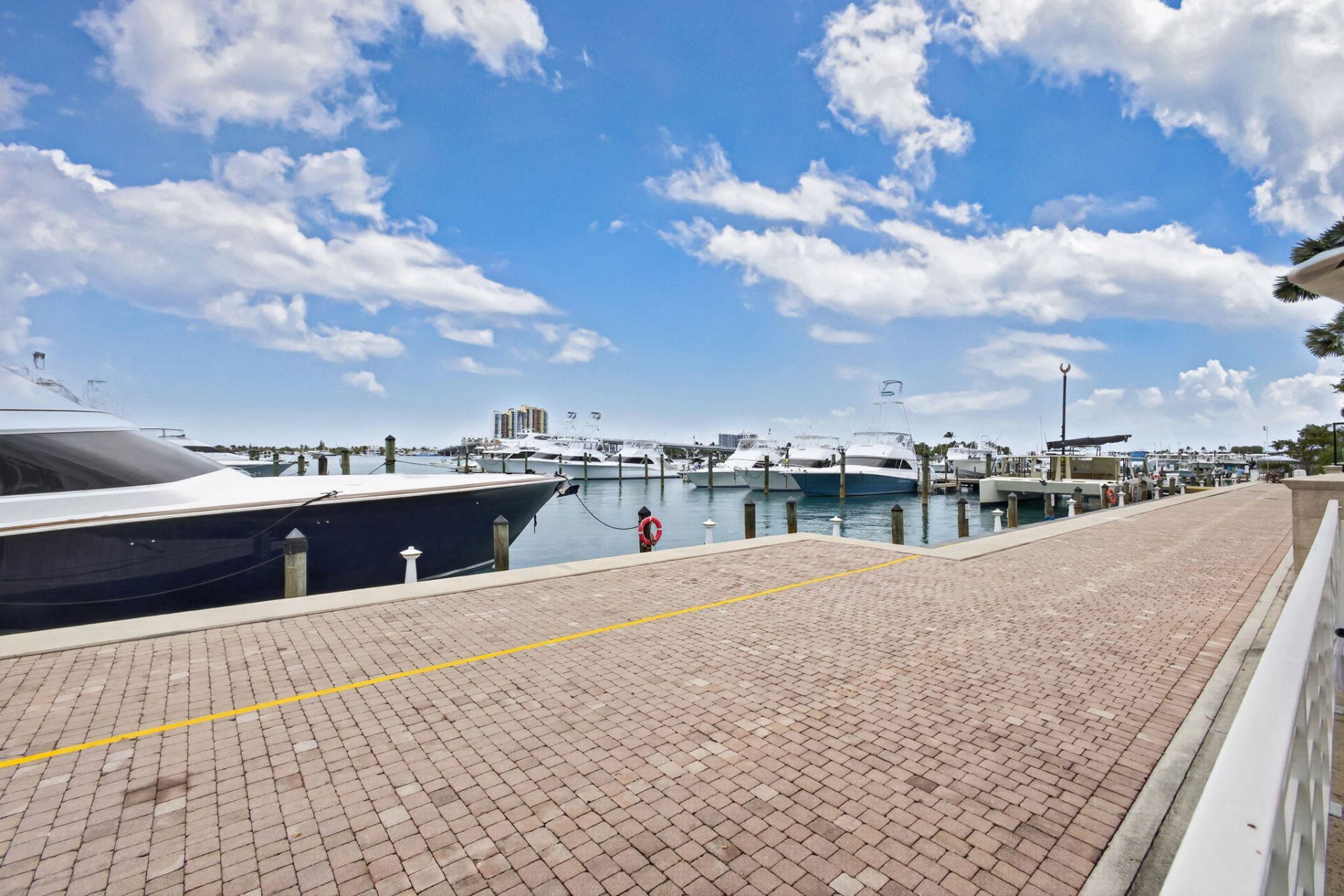 176 Lake Drive, Unit 1-302, Palm Beach Shores, FL 33404 Photo