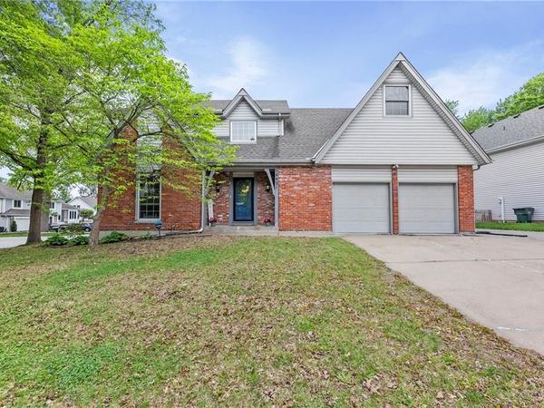 14421 S COTTONWOOD Drive, Olathe, KS 66062