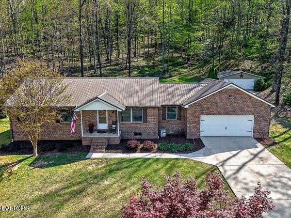 747 Old County Farm Rd, Spencer, TN 38585