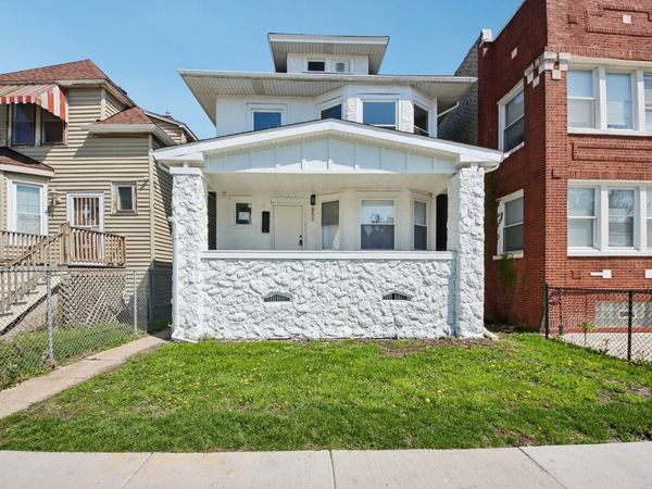 853 N Laramie Avenue , Chicago, IL 60651