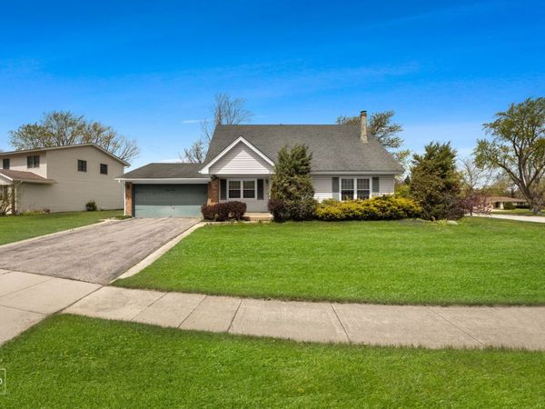 54 Smethwick Lane, Elk Grove Village, IL 60007