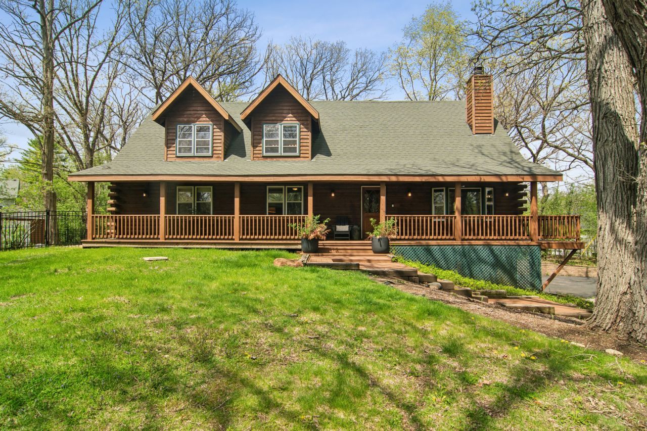 200 Wildwood Lane , Fox River Grove, IL 60021