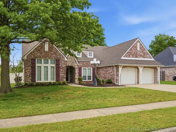 8926 N 130th East Avenue , Owasso, OK 74055