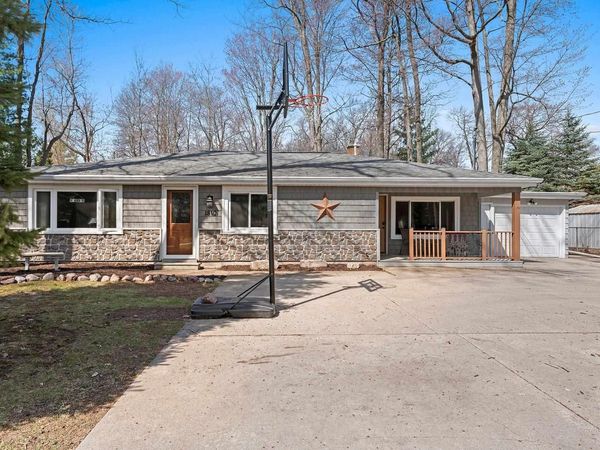 1810 WOOD LANE, Green Bay, WI 54304