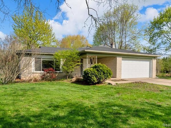 19230 Red Maple Court , Southfield, MI 48076