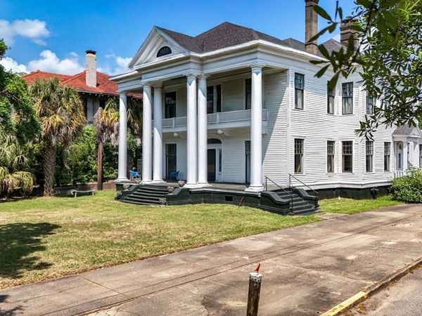 1200 Government Street, Mobile, AL 36604