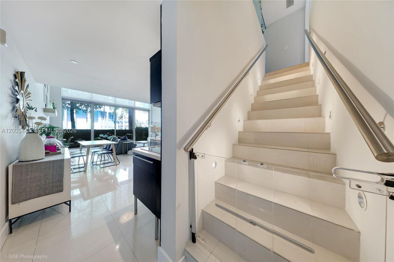 6000 Collins Ave , Unit 118, Miami Beach, FL 33140 Photo