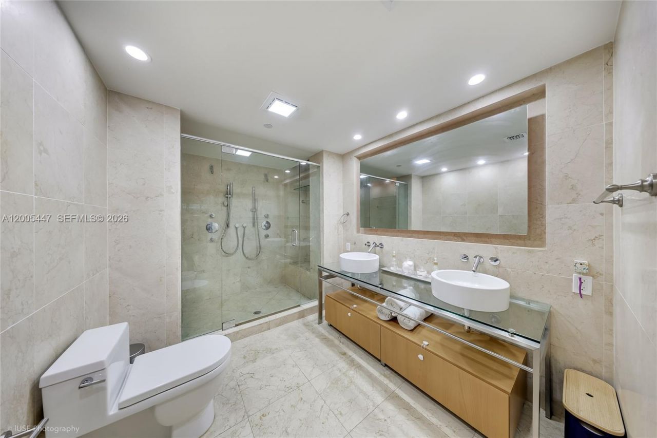 6000 Collins Ave , Unit 118, Miami Beach, FL 33140 Photo