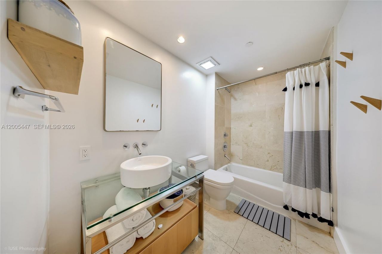 6000 Collins Ave , Unit 118, Miami Beach, FL 33140 Photo