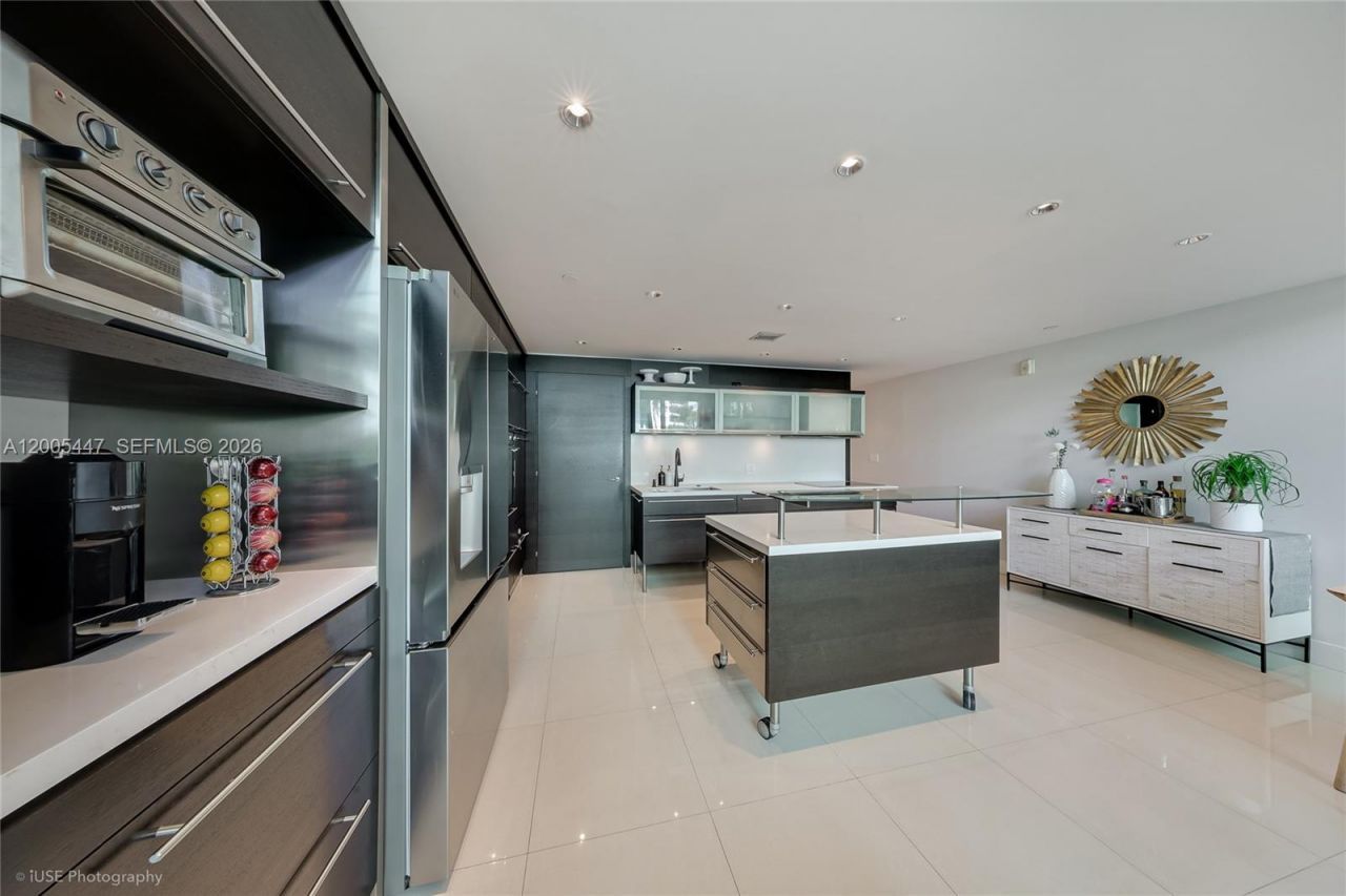 6000 Collins Ave , Unit 118, Miami Beach, FL 33140 Photo